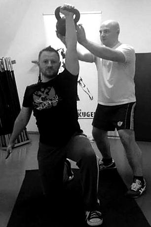 Training partners - in "hardstyle training": training alone or in pairs -